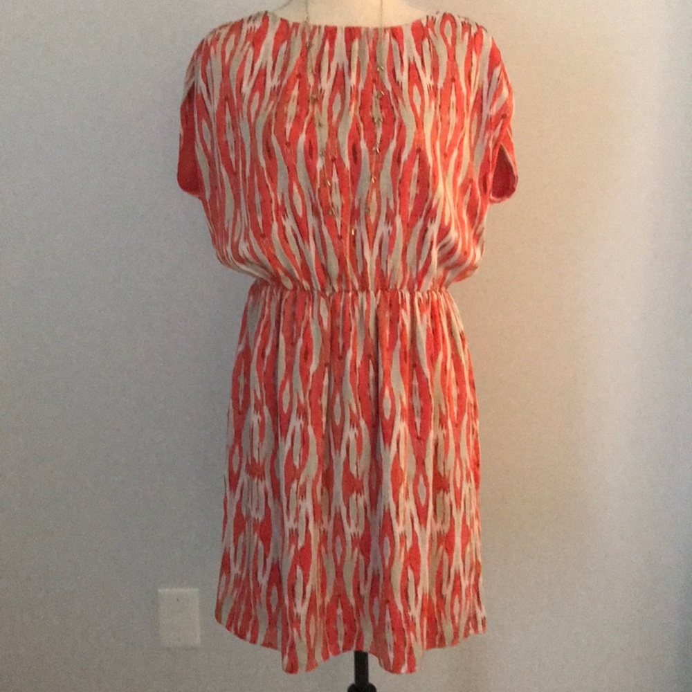 Cute elastic waist dress.